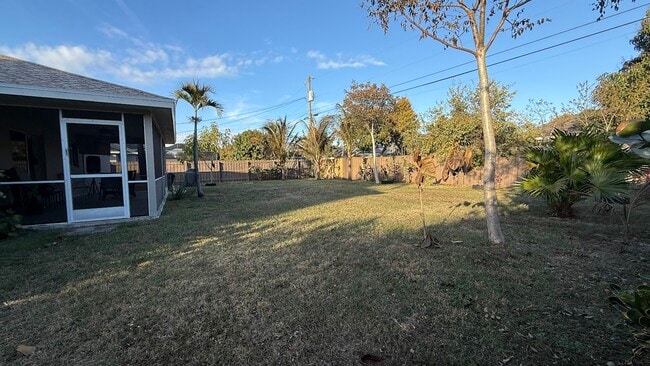 Building Photo - 3647 SW Ballweg St