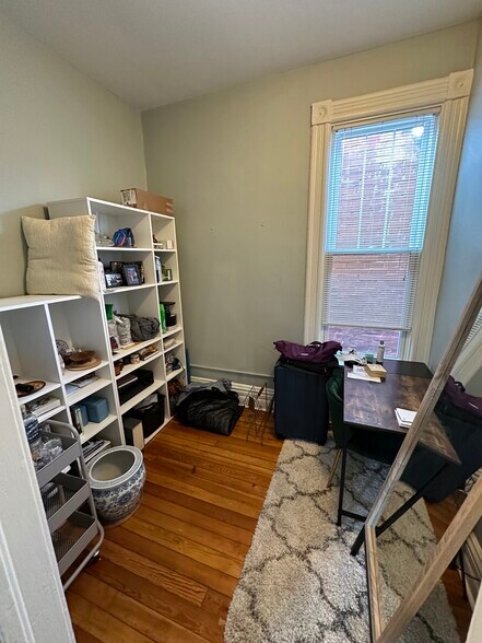 Building Photo - 2234 W Erie St