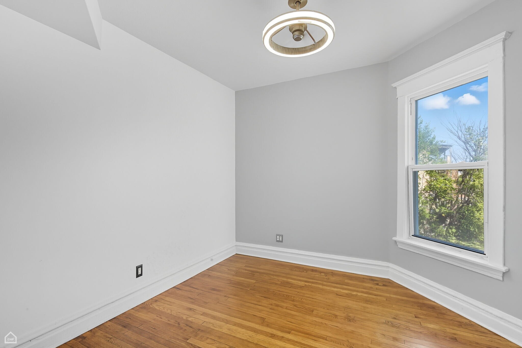 MasterBR - 1253 S Avers Ave