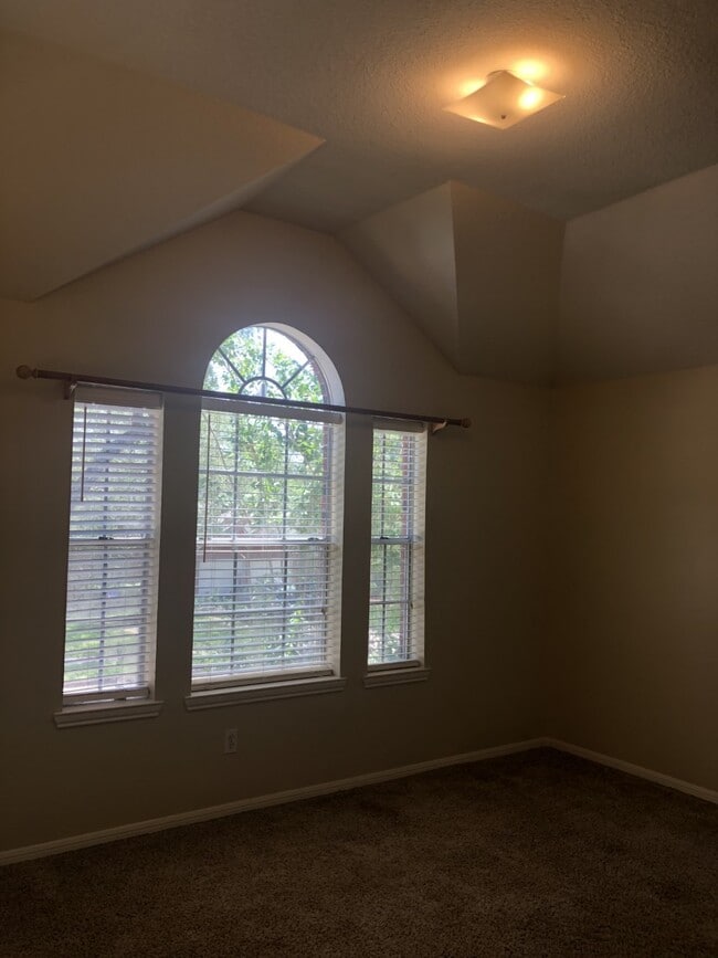 Building Photo - 2110 Highland Bay Ct