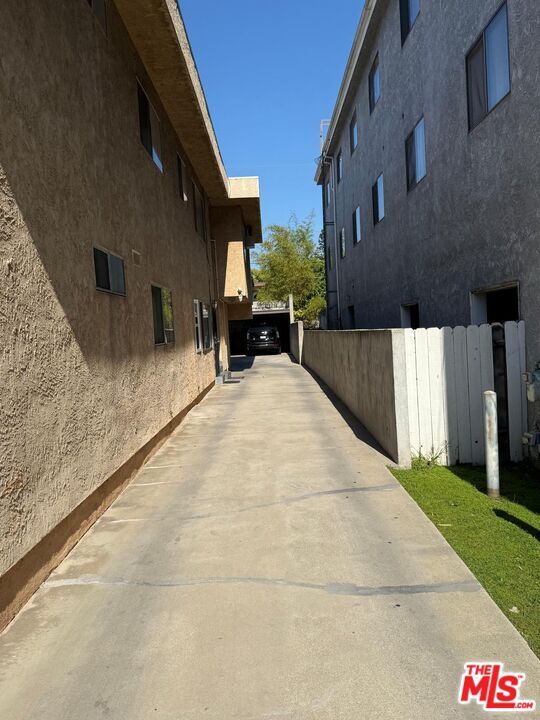 Building Photo - 708 Porter St