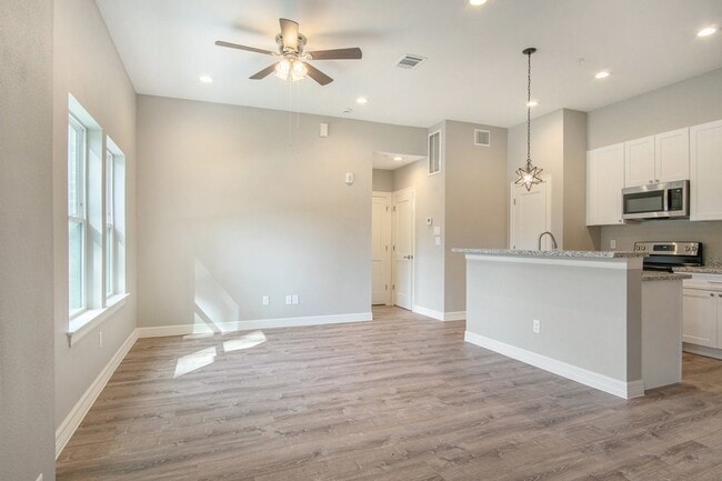 Building Photo - 5262 Ella Blvd