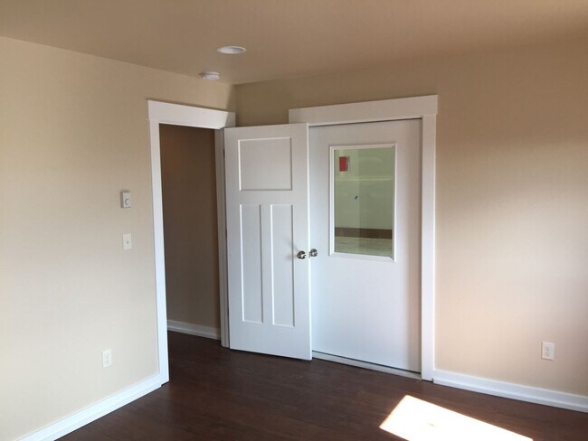 Building Photo - 206 Graves Trail