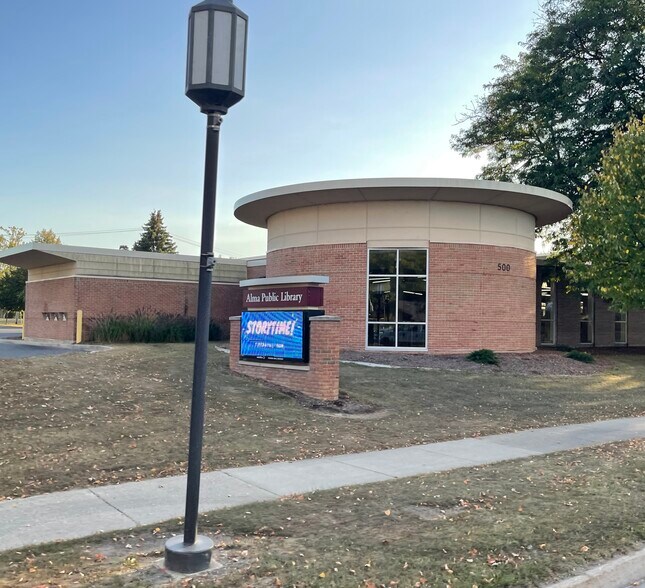 Building Photo - 502 Woodworth Ave