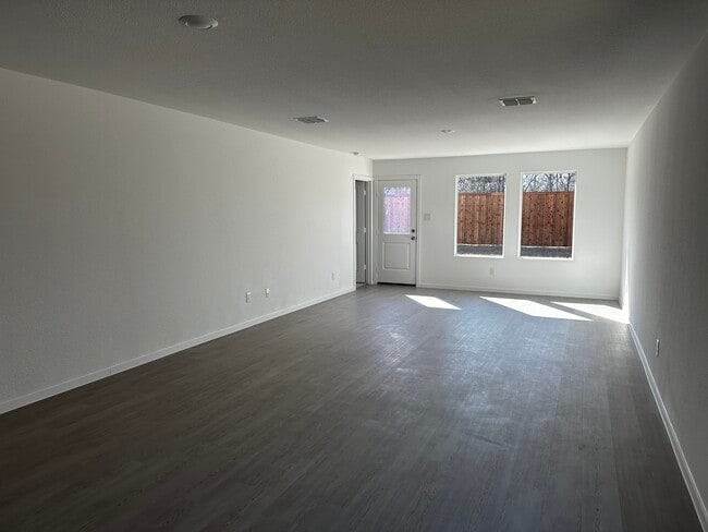 Building Photo - 1620 Elliott Rd