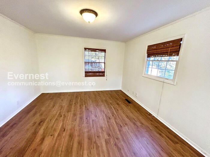 Building Photo - 409 Ferncliff Dr