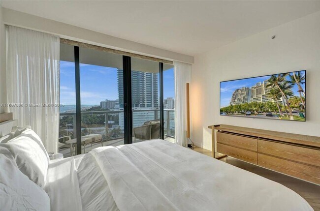 Building Photo - 2201 Collins Ave
