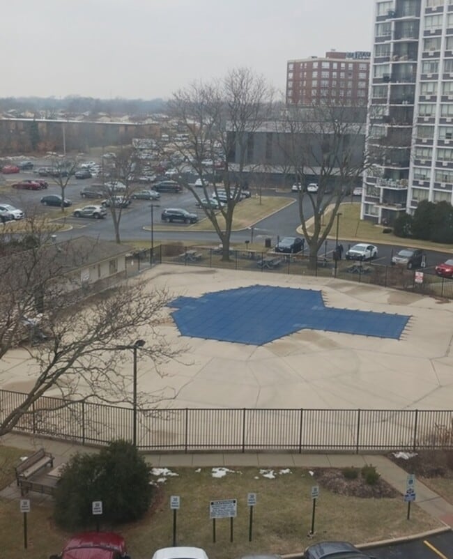 Building Photo - 8801 W Golf Rd