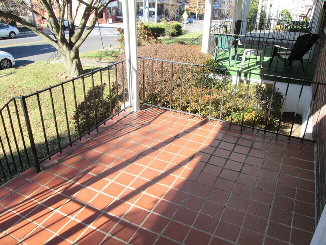 Building Photo - Updated 3 BR Townhome - North Hampden!