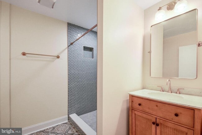 Building Photo - 455 Deale Rd