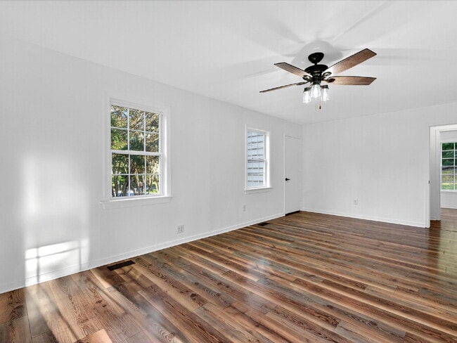 Building Photo - 3512 Castlebury Dr