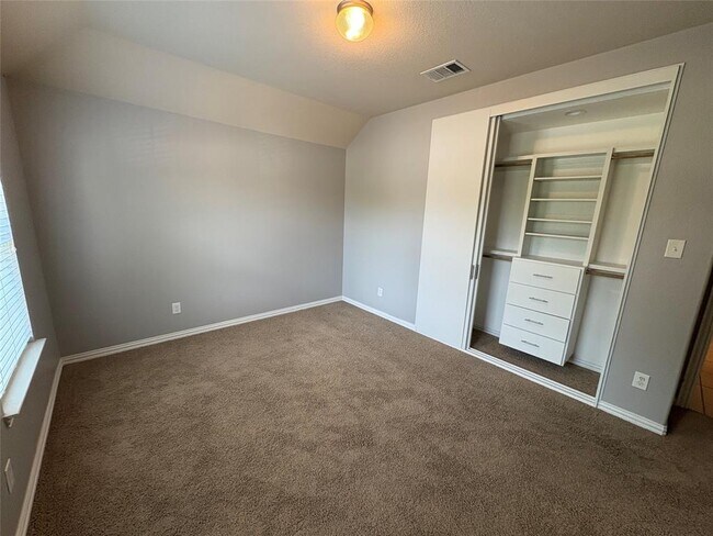 Building Photo - 720 Ann Taylor Dr