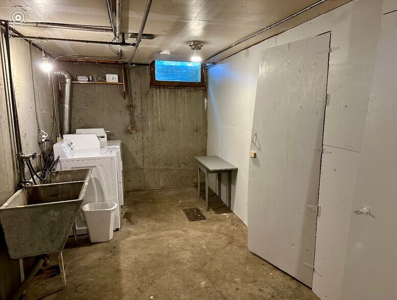 Basement utility room and bike storage - 2033 N McClellan St