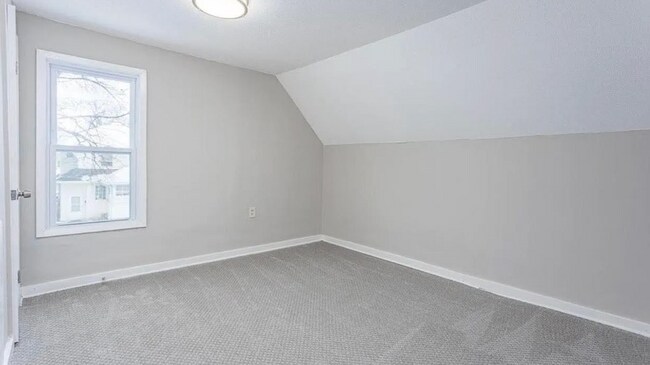 Building Photo - 1015 N 30th Ave