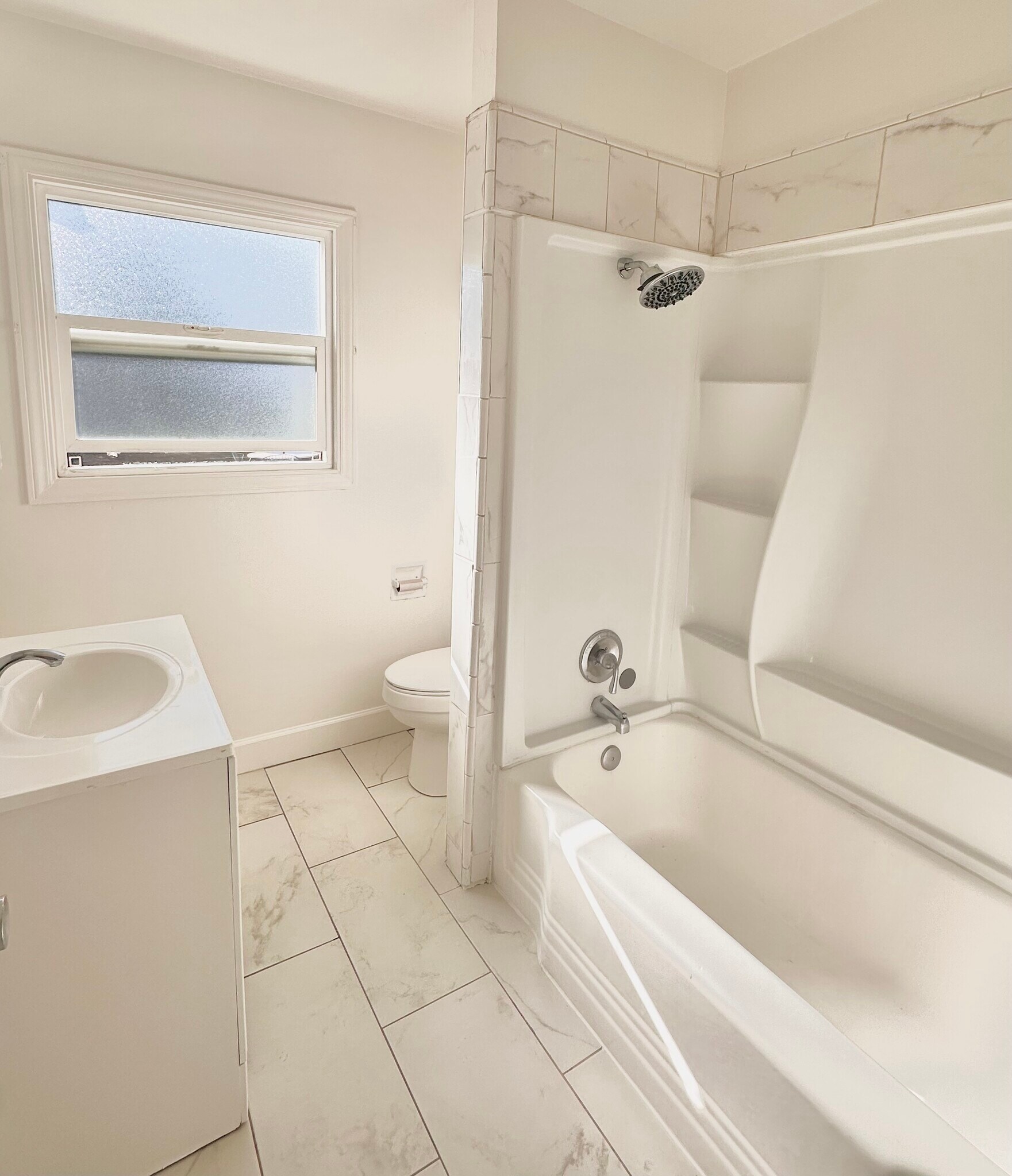 Building Photo - 82 E Rosemary Ln