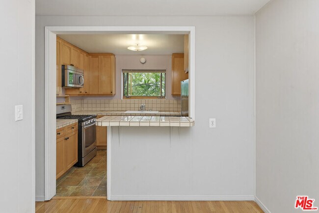 Building Photo - 820 Crestmoore Pl