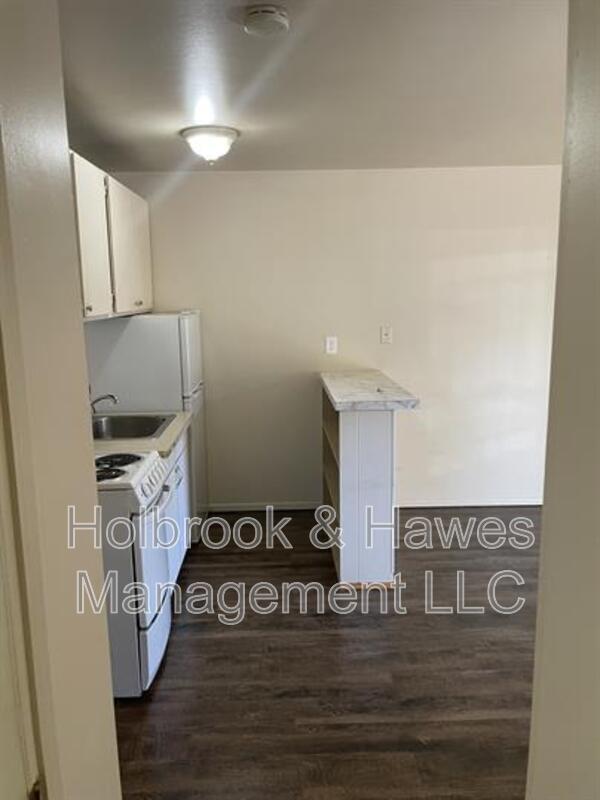 Building Photo - 225 N Sherwood St