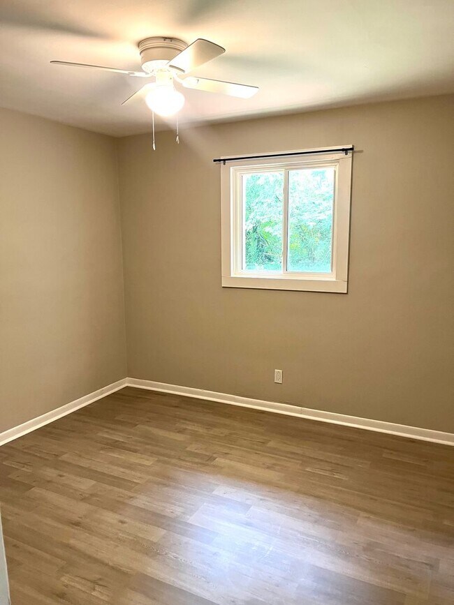 Building Photo - 104 Lassiter Dr