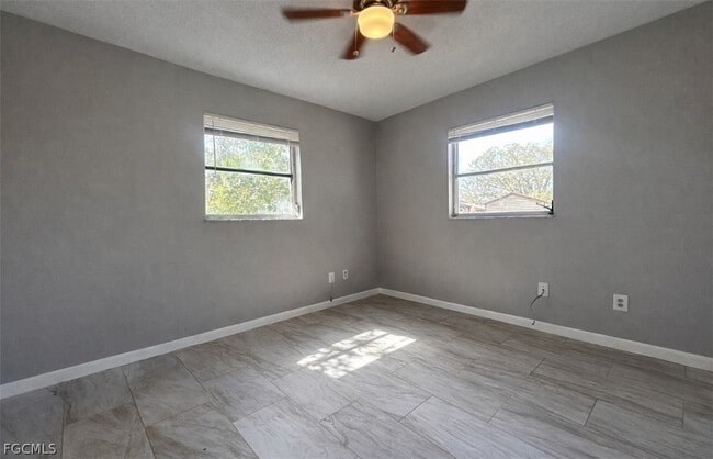 Building Photo - 424 Cactus Cir