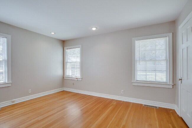 Building Photo - Updated 3/1/1