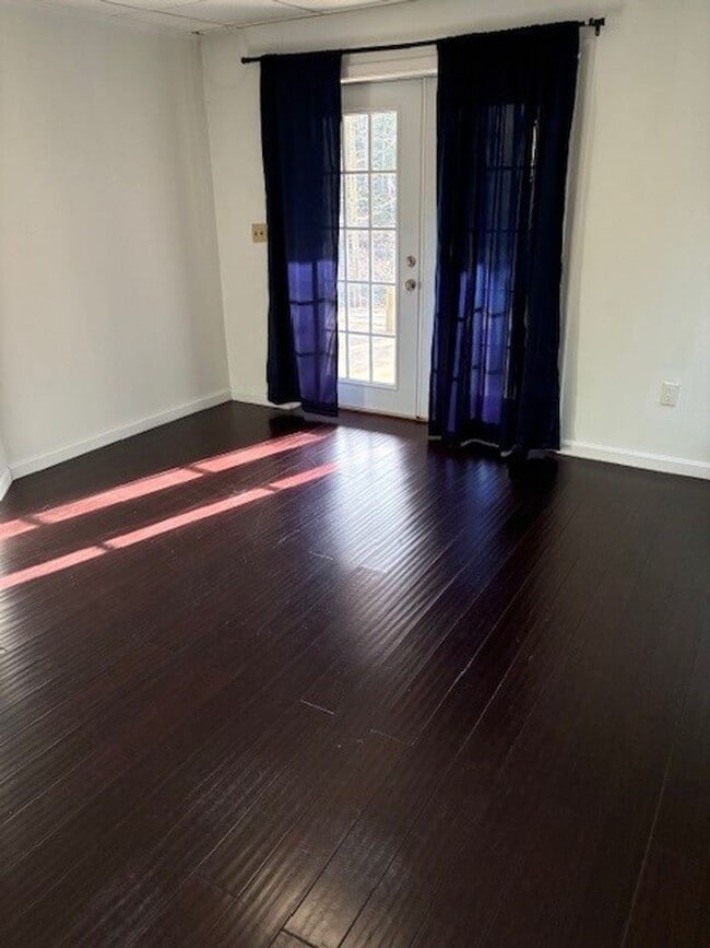 Building Photo - LAKE FRONT PARADISE