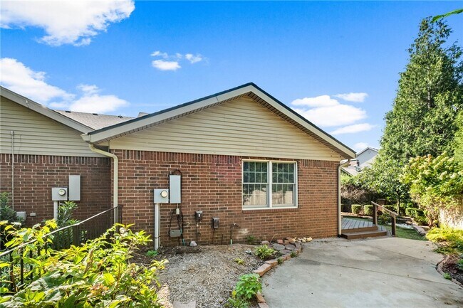 Building Photo - 27 S Prairie Dunes Dr