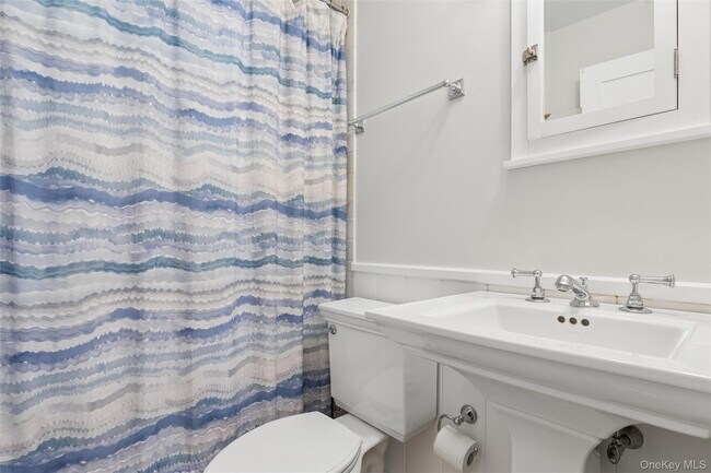 Building Photo - 570 Hippodrome Dr