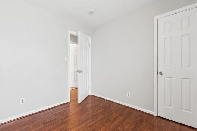 Building Photo - Move In Ready Brick Ranch in VB!