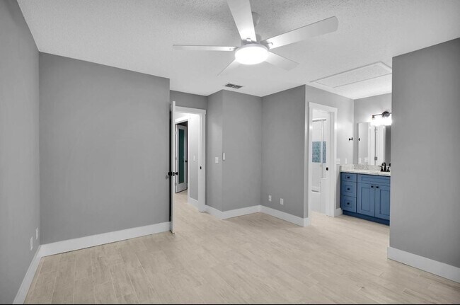 Building Photo - 30 Catalonia Ct