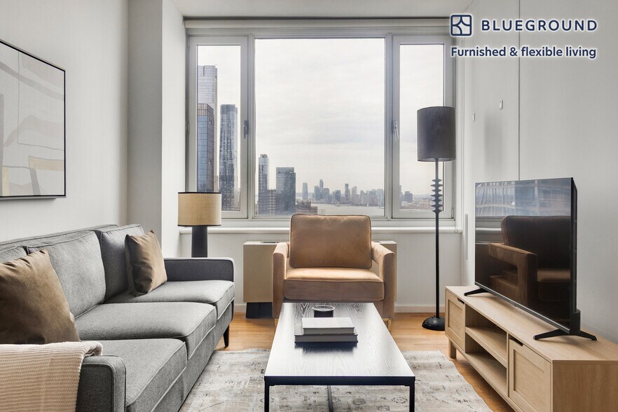 Primary Photo - 635 W 42nd St