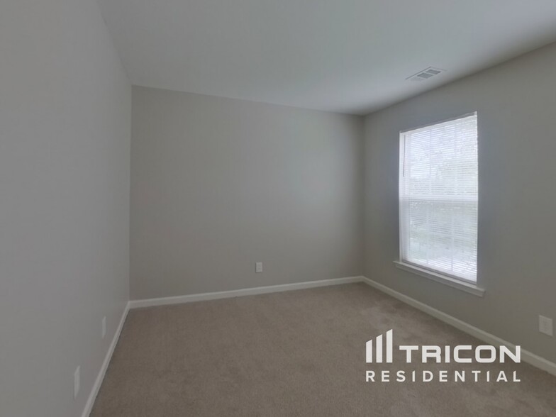 Building Photo - 2416 Deberry Ct