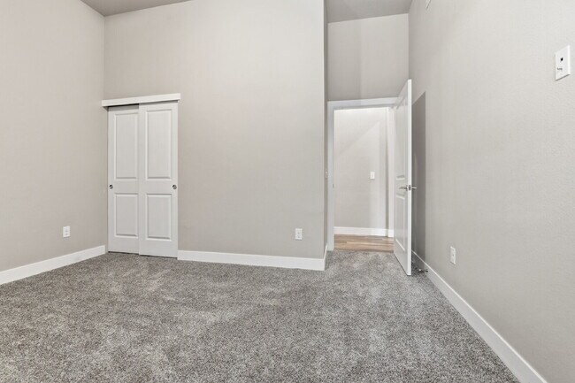Building Photo - $1,640.95, 2-bed, 2-bath condo located in Aurora.
