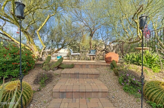 Building Photo - 6016 E Rancho Manana Blvd