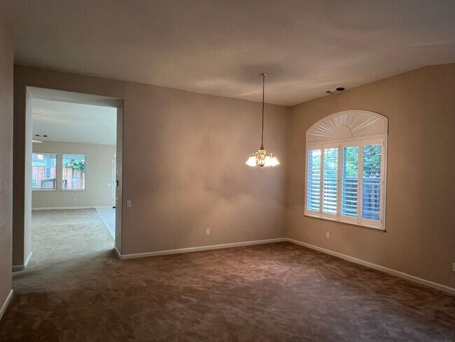 Building Photo - 4 bedrooms with 3 car garage in Rose Lane ...