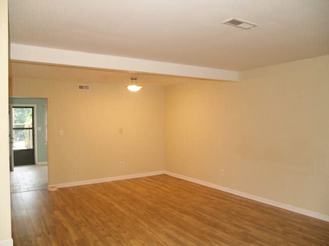 Building Photo - 8907 Hunter Ridge Dr