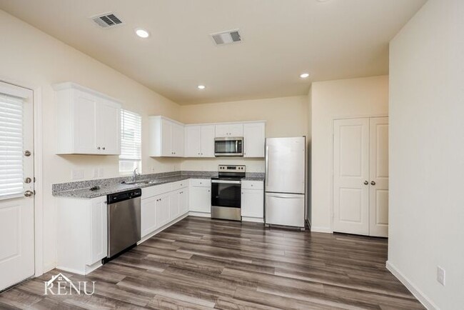 Building Photo - 6602 Charleston Dr