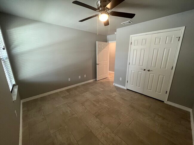 Building Photo - 301 Root Ave