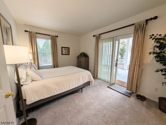 Building Photo - 36 Phoenix Ave