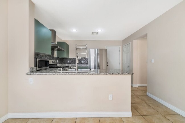 Building Photo - Modern Comfort in the Heart of Coronado Ranch!