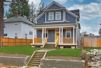 Building Photo - Two Bedroom Home - Close to Tacoma General...