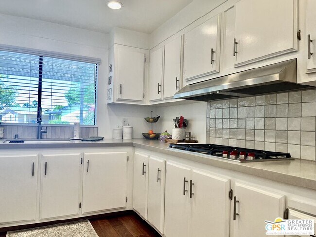 Building Photo - 73450 Country Club Dr