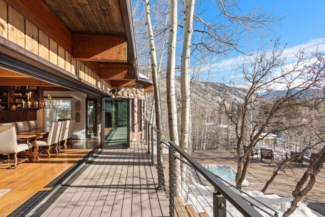 Building Photo - 164 Eastwood Rd