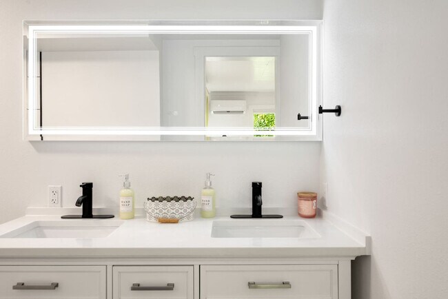 Building Photo - 3413 N 8th St