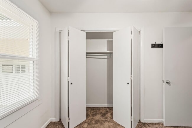 Building Photo - 302 Antler Dr