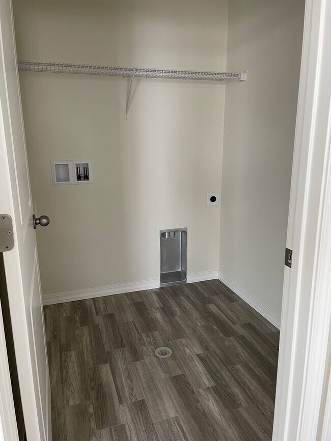 Building Photo - Single family home in Chapel Heights!