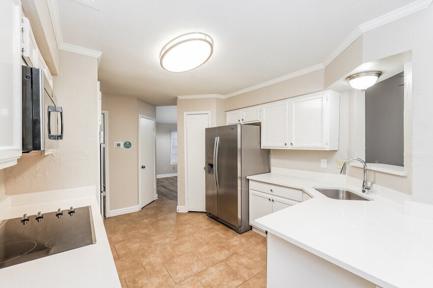 Building Photo - 8530 Sunny Ridge Dr
