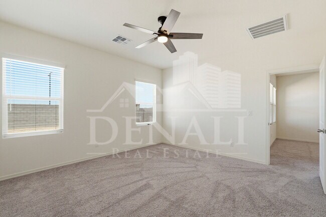 Building Photo - 10941 N 165th Ave