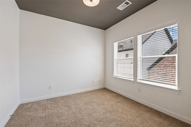 Building Photo - 9674 Knight Rd
