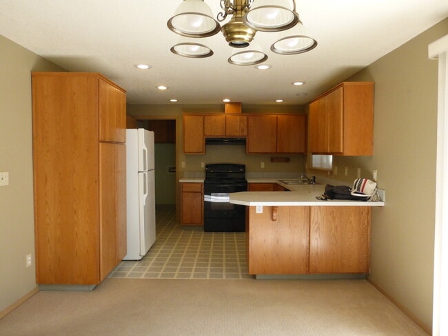Building Photo - Great Home in SE Portland for Lease !! Pet...