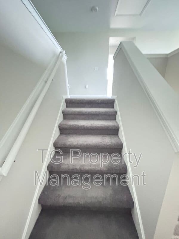 Building Photo - 102 Bluejack Ln